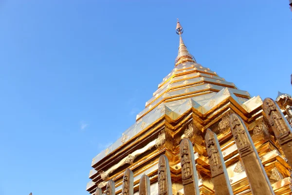 Telhado da igreja budista — Fotografia de Stock