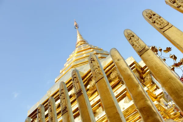 Budist Kilise çatısının — Stok fotoğraf