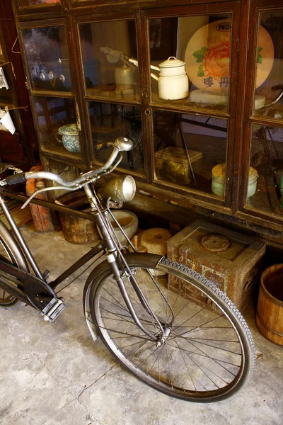 Bicicleta clássica, Casa, Estilo tailandês, Tailândia — Fotografia de Stock