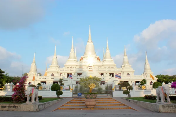 Thailandsk pagode. Wat Asokaram, Sumutpakran, Thailand – stockfoto