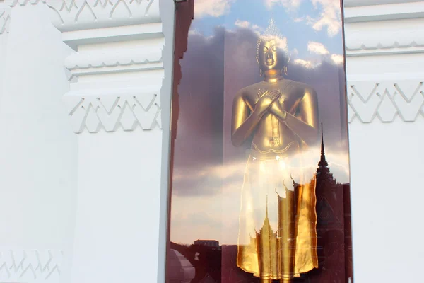 Odrážejí obraz Buddhy, Thajsko — Stock fotografie