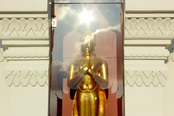 佛的形象反映泰国 — 图库照片