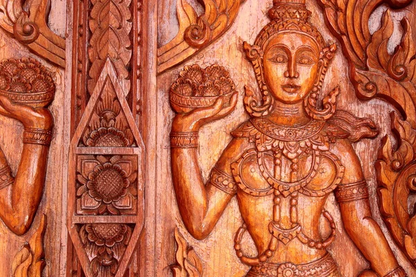 Natív Thai stílusban faragott, festés, templom ajtaján a templomban — Stock Fotó