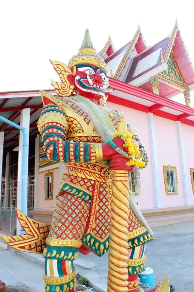 Riese im thailändischen Tempel — Stockfoto