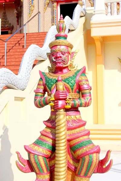Гігант у храмі Таїланду — стокове фото