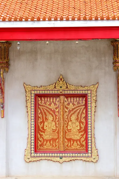 Holzfenster des thailändischen Tempels — Stockfoto