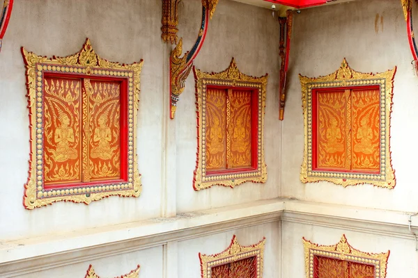 Drewniane okna świątyni tajski w Tajlandii — Zdjęcie stockowe