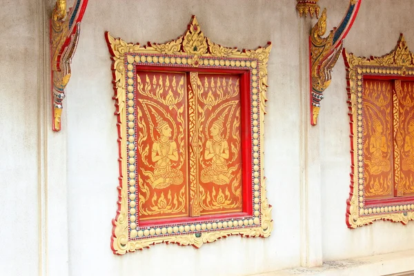 Finestra di legno di tempio tailandese in Thailandia — Foto Stock