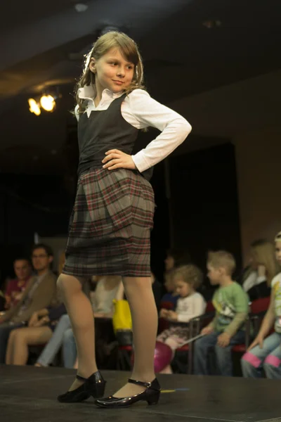 Fashion menunjukkan anak-anak di Minsk, Belarus — Stok Foto