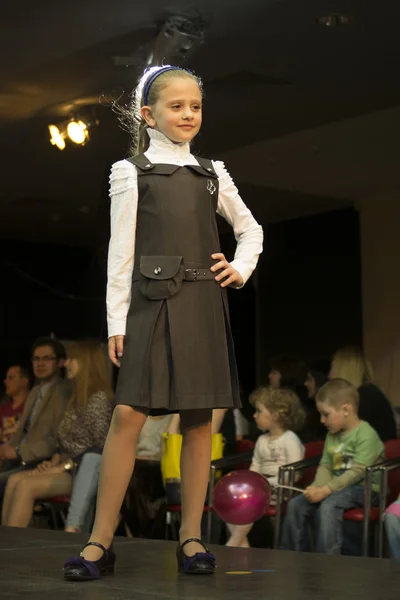 Fashion kids show i Minsk, Hviderusland - Stock-foto