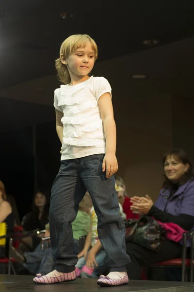Fashion kids show in Minsk, Belarus — Stock Photo, Image