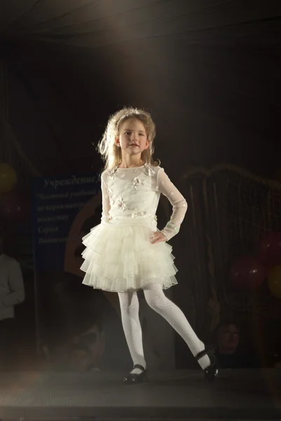 Fehéroroszország Divathét. gyermek divat — Stock Fotó