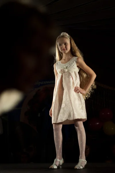 ベラルーシ ・ ファッション ・ ウィーク。子供ファッション — ストック写真