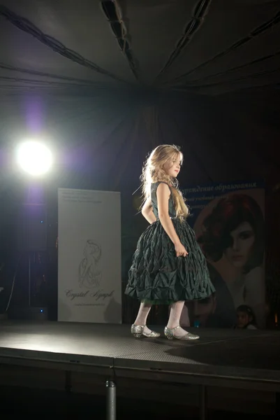 Biélorussie Fashion Week. Mode enfant — Photo