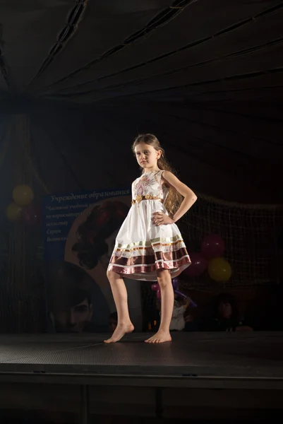 Tydzień mody w Białorusi. dziecko moda — Zdjęcie stockowe