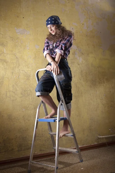 Girl standing on the ladder — Stock Photo, Image