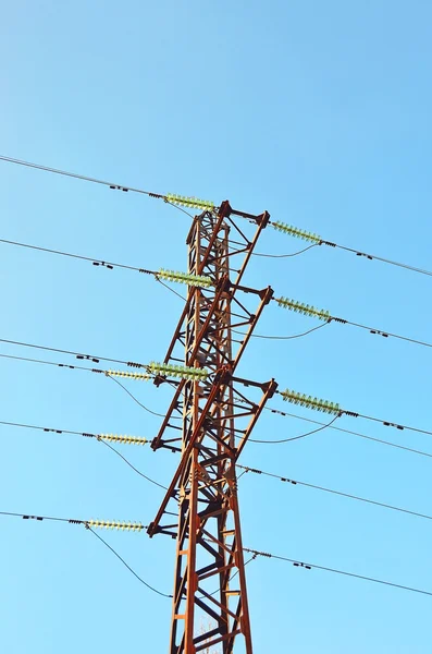 Wysokonapięciowa linia elektryczna — Zdjęcie stockowe