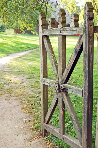 Старовинні ворота сільських — стокове фото