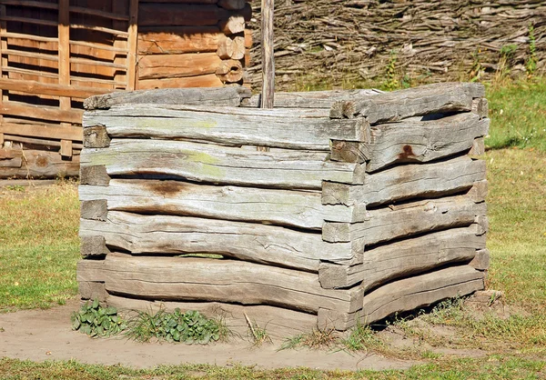 Pozo de madera vintage —  Fotos de Stock