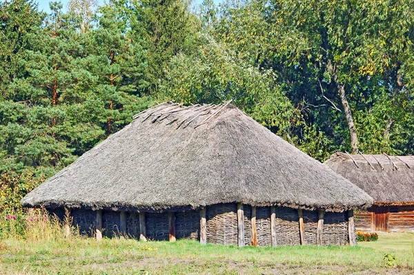 Ancient barn with a straw roof — Stock Photo, Image