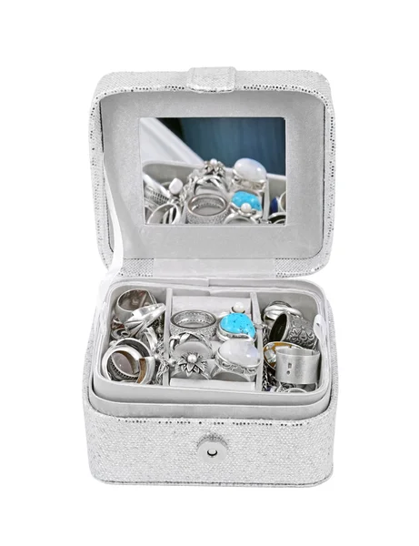 Caixão com anel de prata — Fotografia de Stock