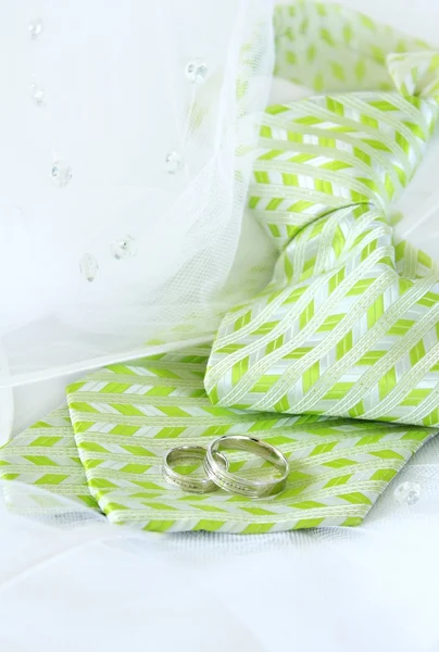 Groom tie and wedding rings — Stock Photo, Image