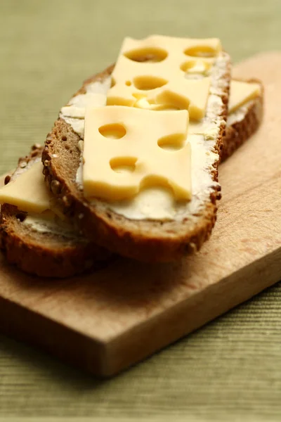 Schweizisk ostsmörgås — Stockfoto