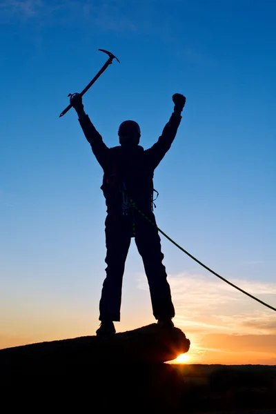 Alpinista silhueta — Fotografia de Stock