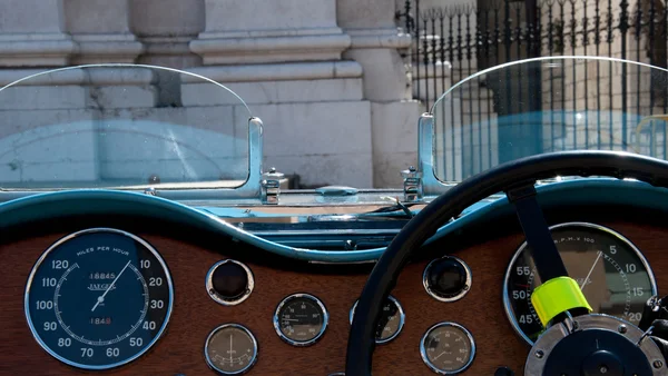 Antika araba kontrol paneli — Stok fotoğraf