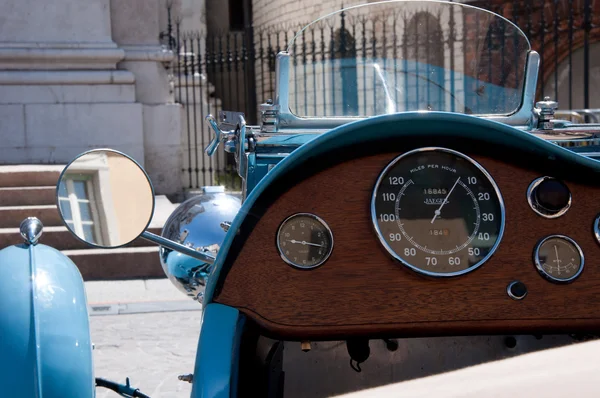 Deska rozdzielcza samochodu Antique — Zdjęcie stockowe