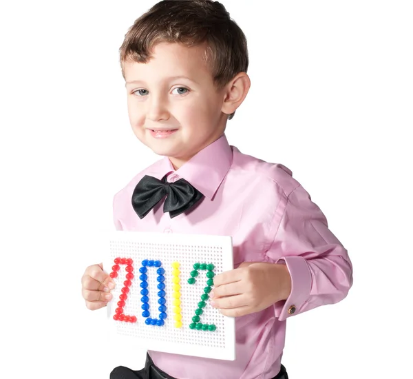 En liten pojke spela mosaik — Stockfoto