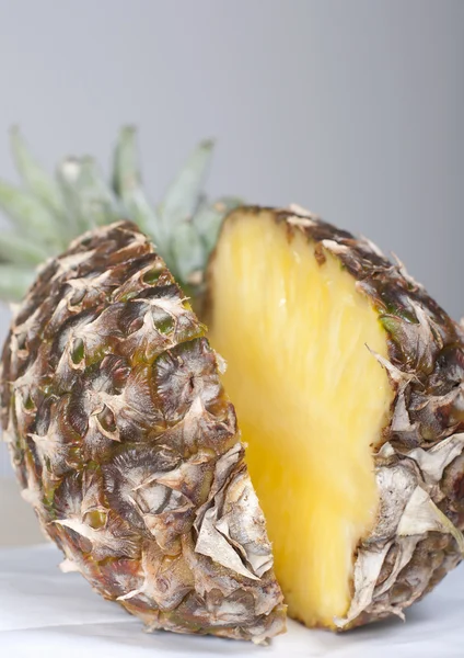 Sappige rijp ananas — Stockfoto