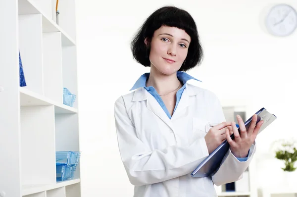 Doctor with a tablet, does a note — Stock Photo, Image