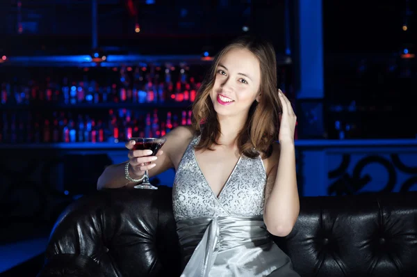 Portrait of the young beautiful woman, rest in bar — Stock Photo, Image
