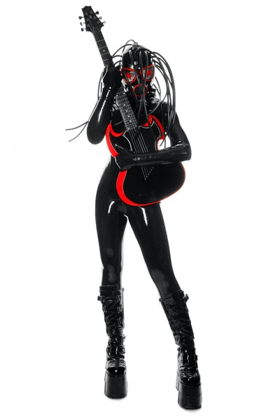 Těžká guma černá latexová plynová maska dívka s rockové kytary — Stock fotografie