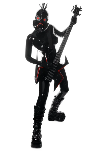 Καουτσούκ βαρύ μαύρο λατέξ gasmask κορίτσι με κιθάρα — Φωτογραφία Αρχείου