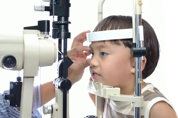 Boy eye examination — Stock Photo, Image