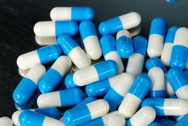 Antibiotické kapsle — Stock fotografie