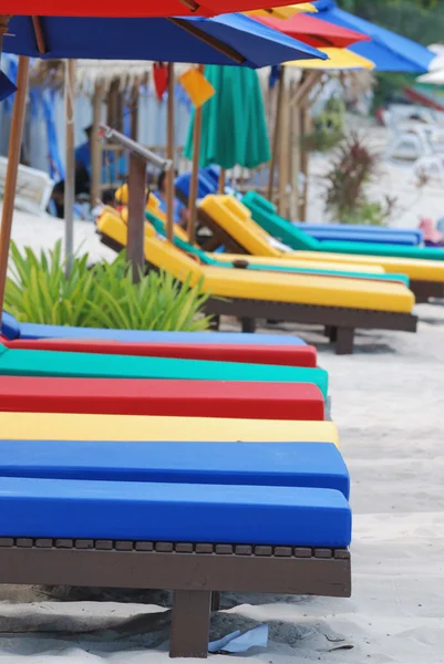 Chaise de plage colorée — Photo