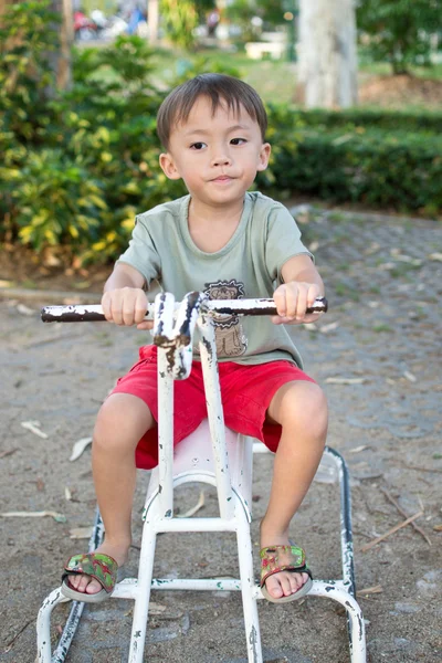 Roztomilý asijský kluk — Stock fotografie