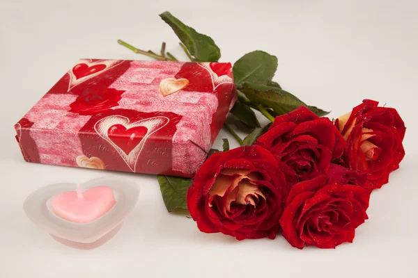 Red roses, candle and gift for St.Valentine's Day on a white backgroun — Stock Photo, Image