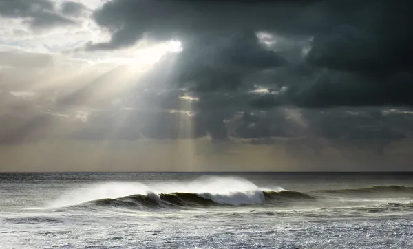 Sonnenstrahlen auf dem Ozean — Stockfoto