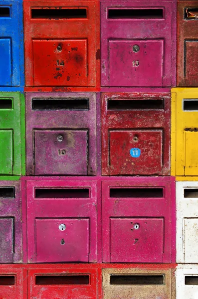 Färgglada postlådor — Stockfoto