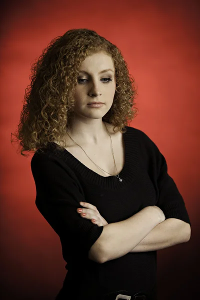 Rött hår tonårsflicka berörda — Stockfoto
