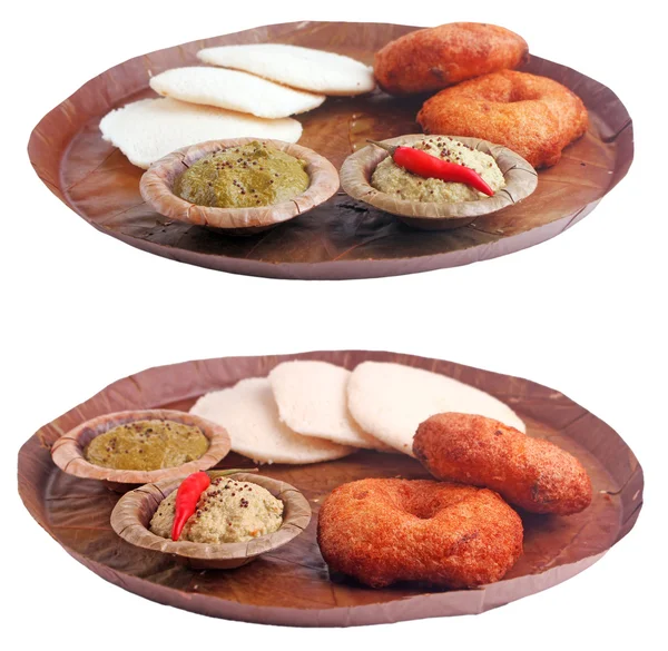 Södra Indiska frukost idli, vada, chutney på vit — Stockfoto