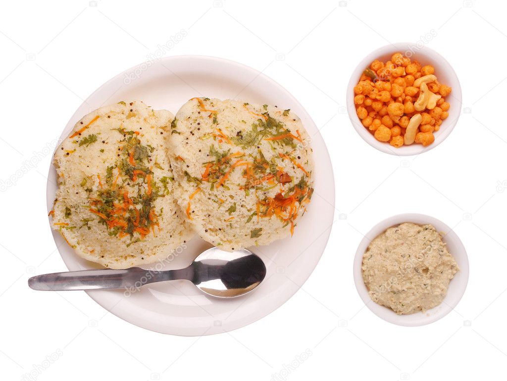 Traditional karnataka cuisine rava idly, chutney
