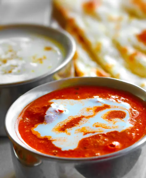 Indian curry, raitha and roti closeup — Stock Photo, Image