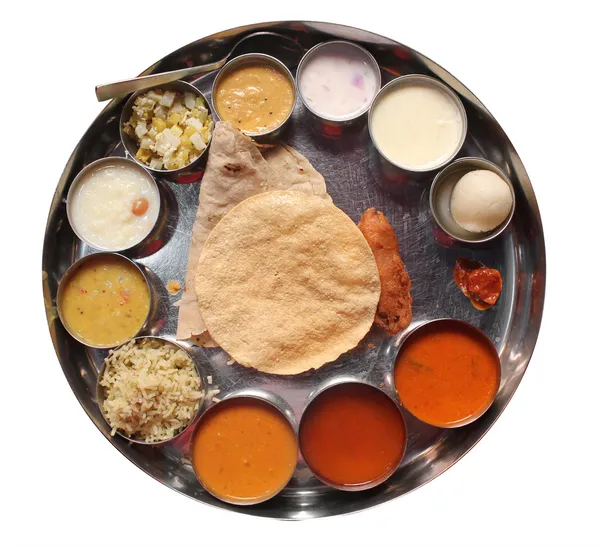 Plats indiens avec chapatti, rasam et sambar — Photo
