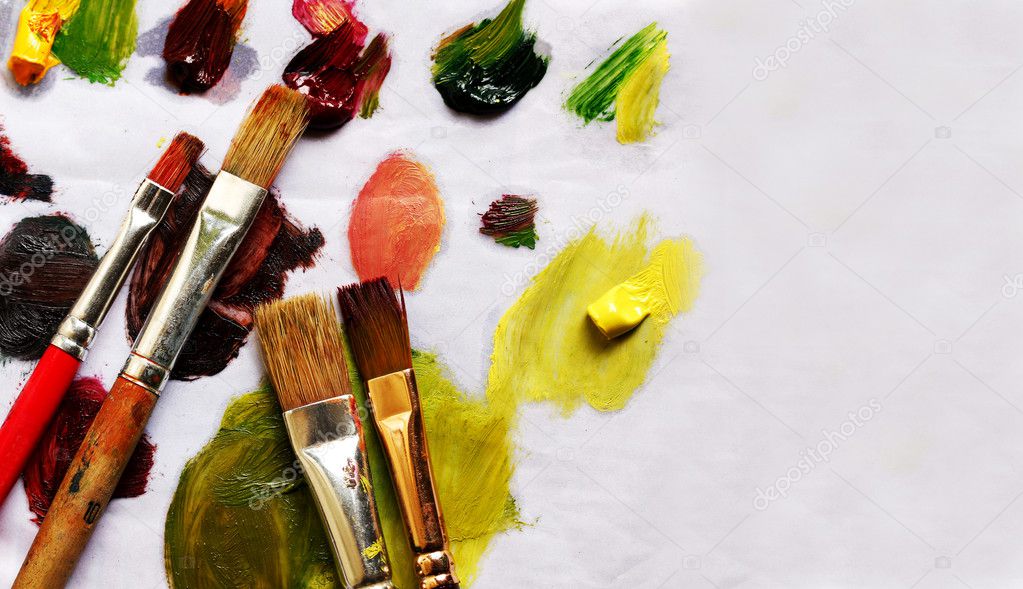 Paint brushes and different paint pigments