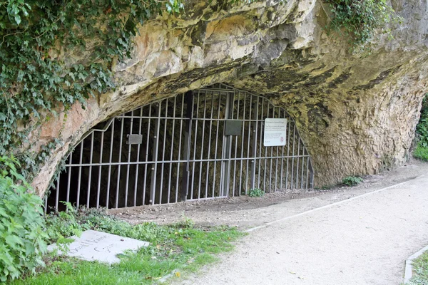 Höhlen und Landschaft — Stockfoto